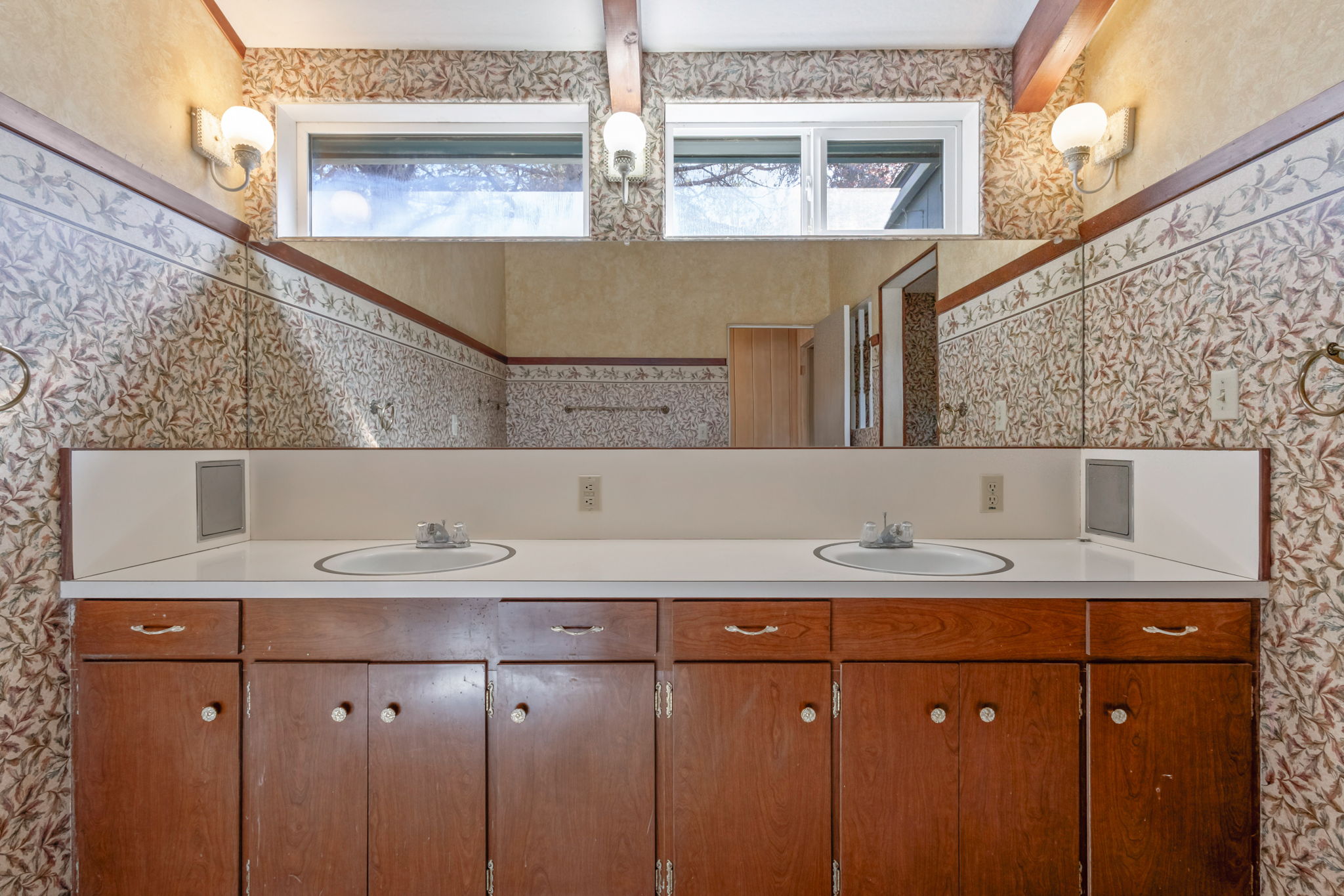Prineville, Oregon, 97754, United States, 3 Bedrooms Bedrooms, ,2 BathroomsBathrooms,Residential,For Sale,1919423