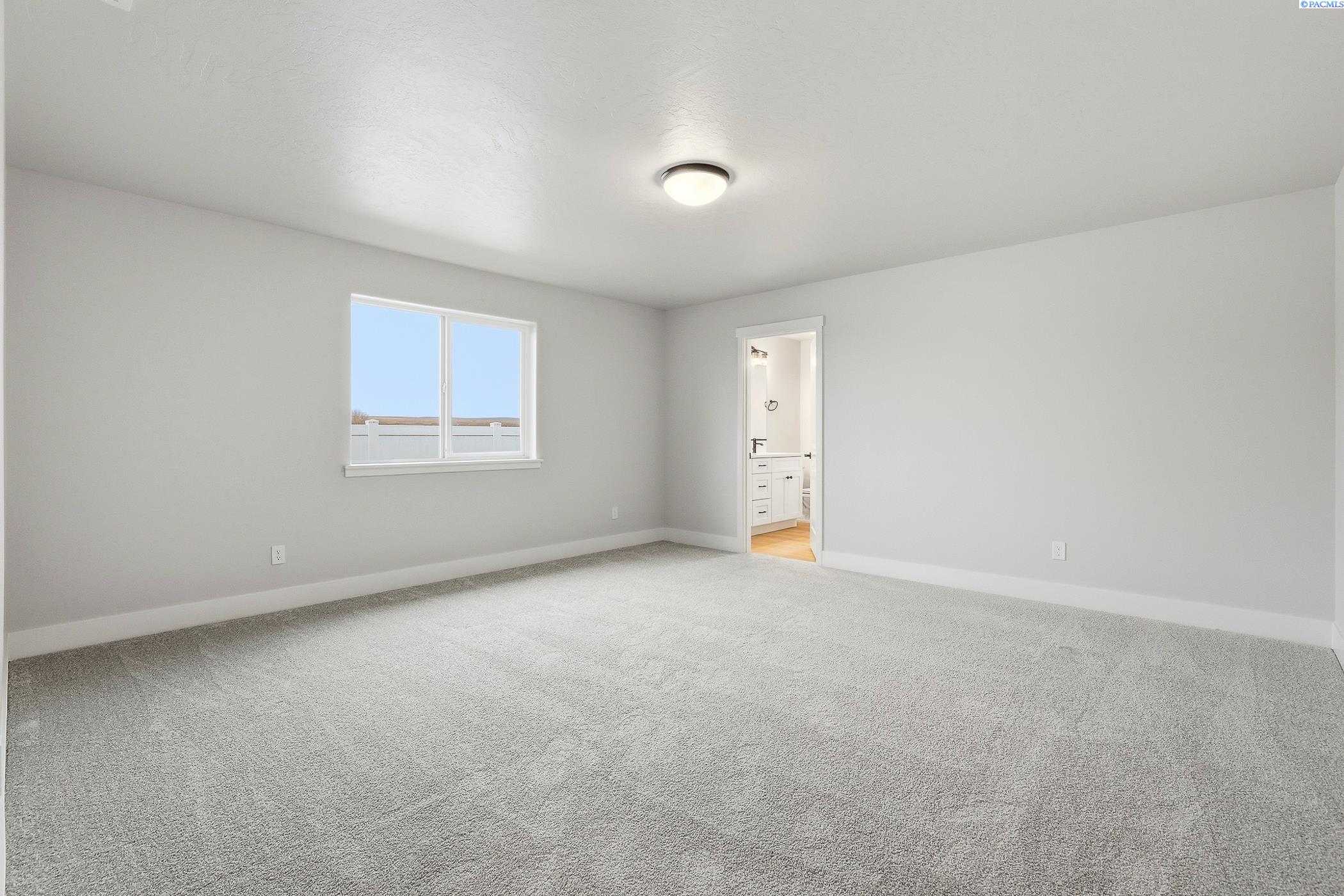 Kennewick, Washington, 99338, United States, 3 Bedrooms Bedrooms, ,1 BathroomBathrooms,Residential,For Sale,2000411