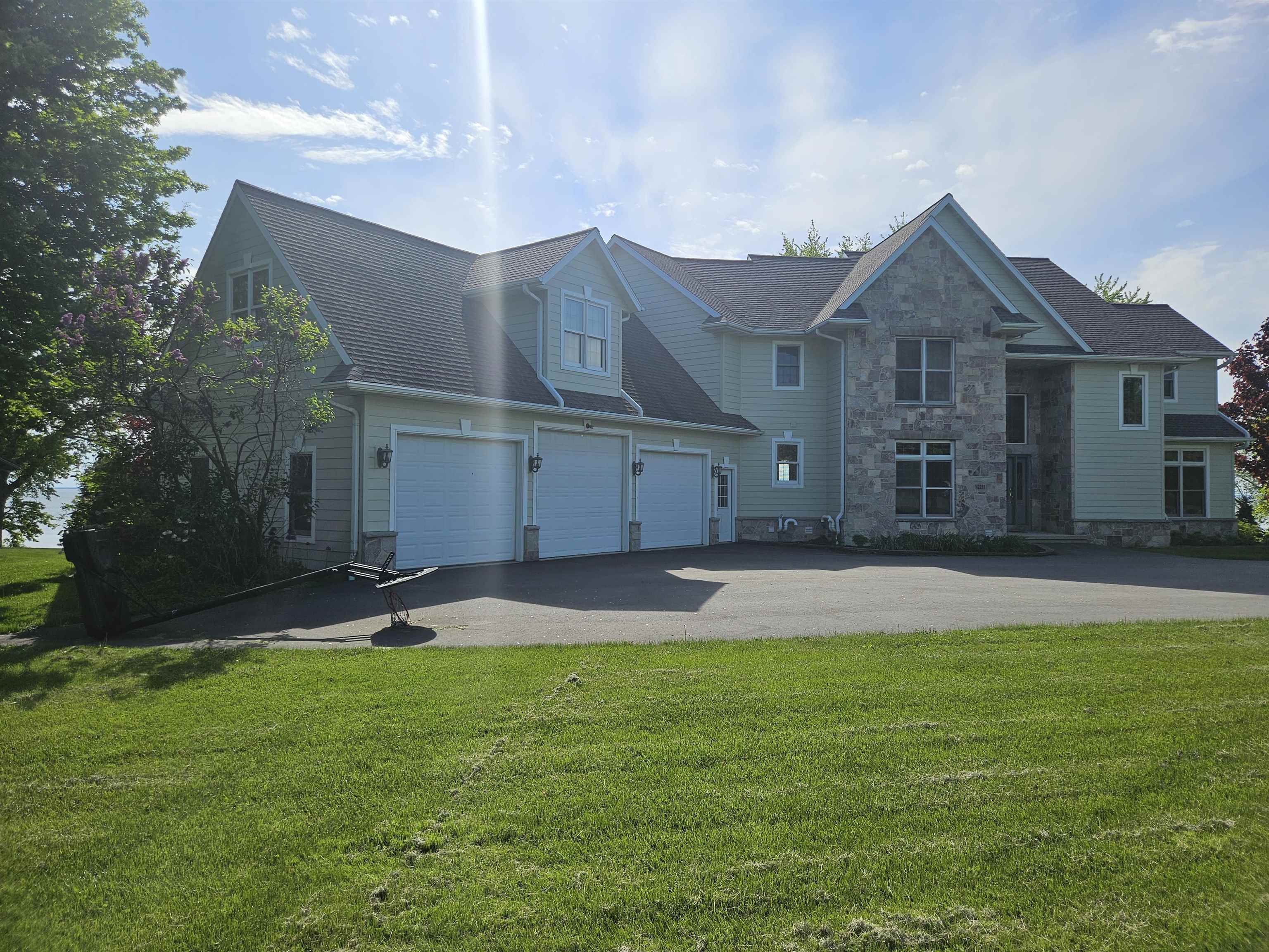 CHILTON, Wisconsin, 53014, United States, 5 Bedrooms Bedrooms, ,6 BathroomsBathrooms,Residential,For Sale,1927210