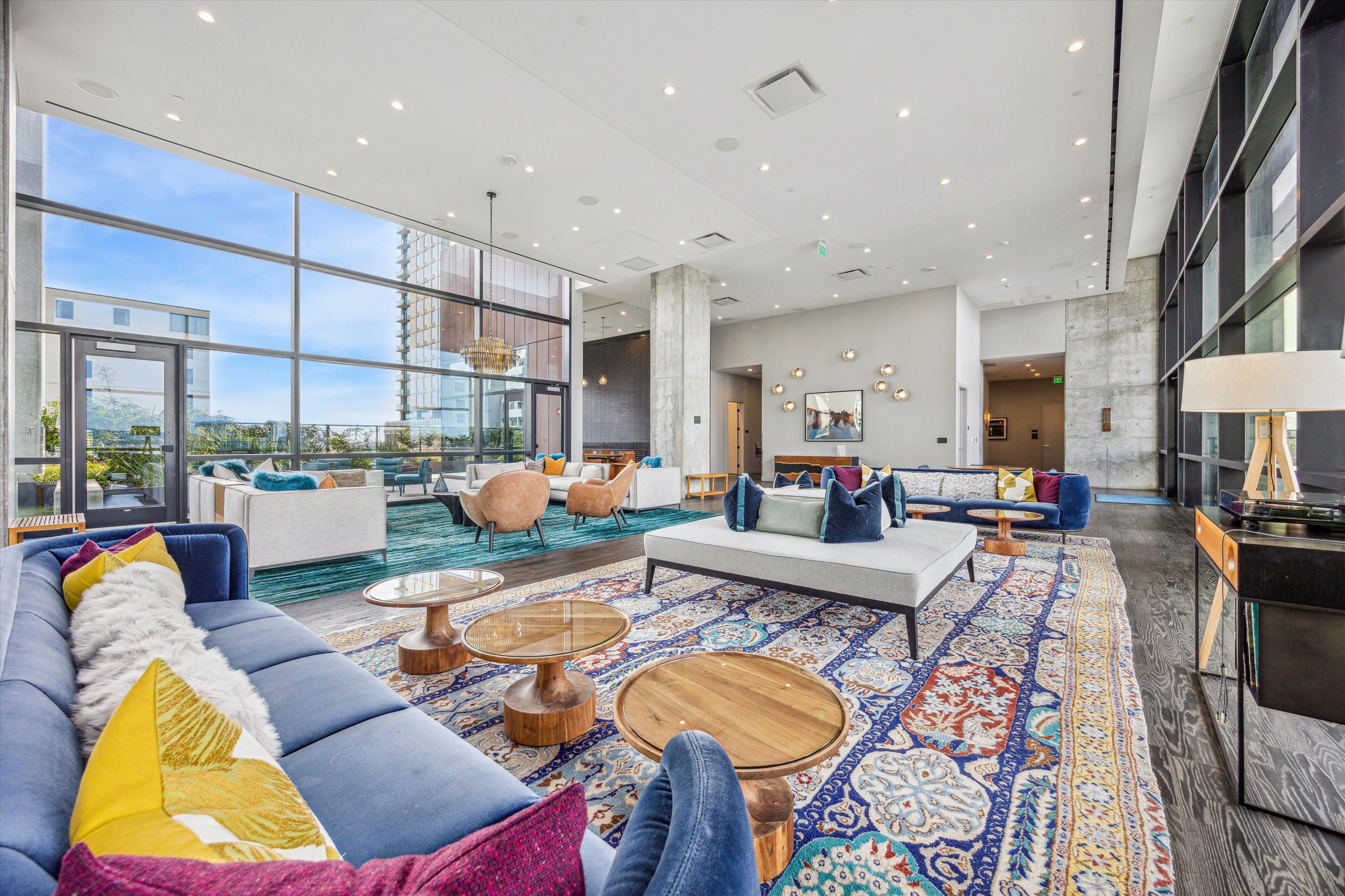  Lake View 2 Bedroom Condo with Flex Space at 70 Rainey - 物件實景