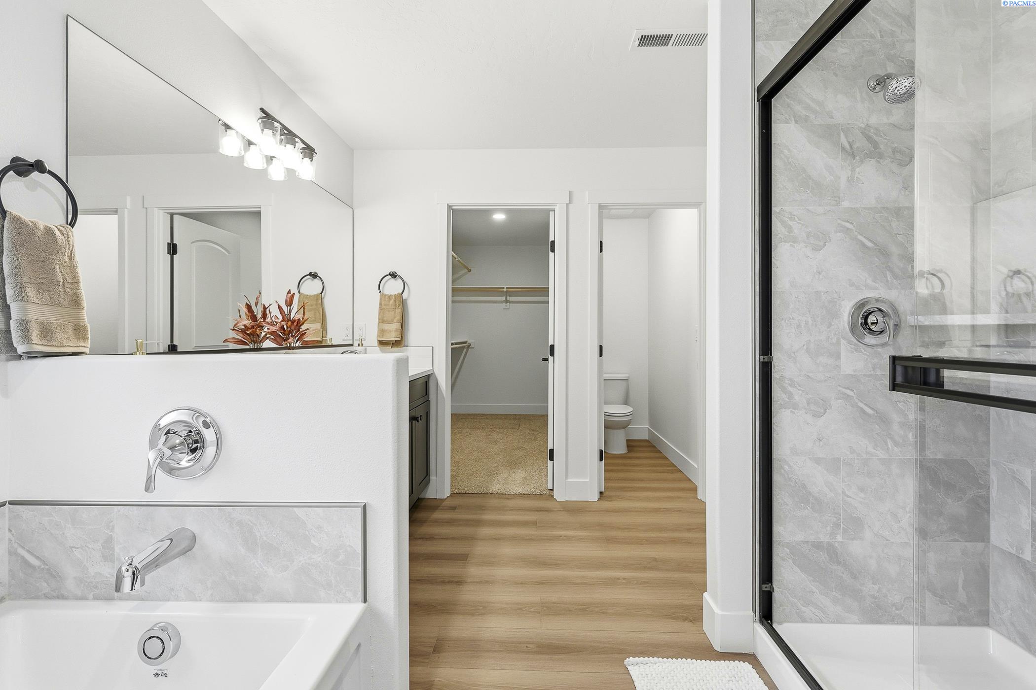 Kennewick, Washington, 99338, United States, 3 Bedrooms Bedrooms, ,2 BathroomsBathrooms,Residential,For Sale,2000655