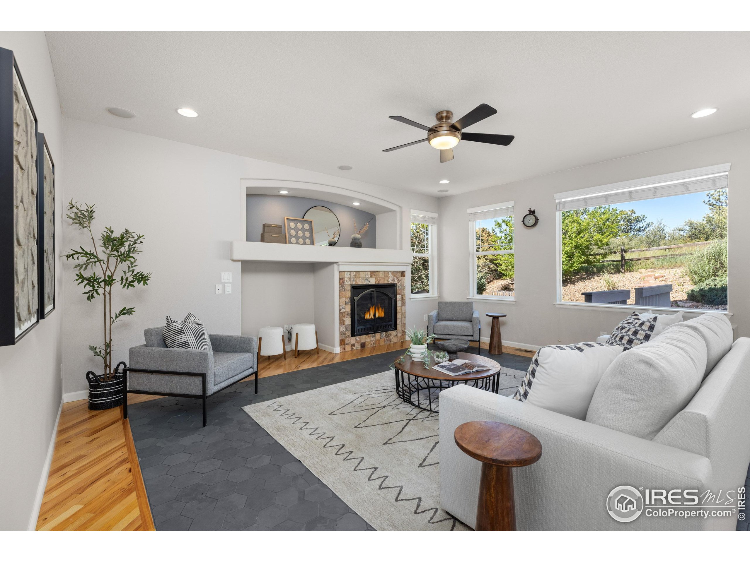 Lyons, Colorado, 80540, United States, 4 Bedrooms Bedrooms, ,3 BathroomsBathrooms,Residential,For Sale,1865994