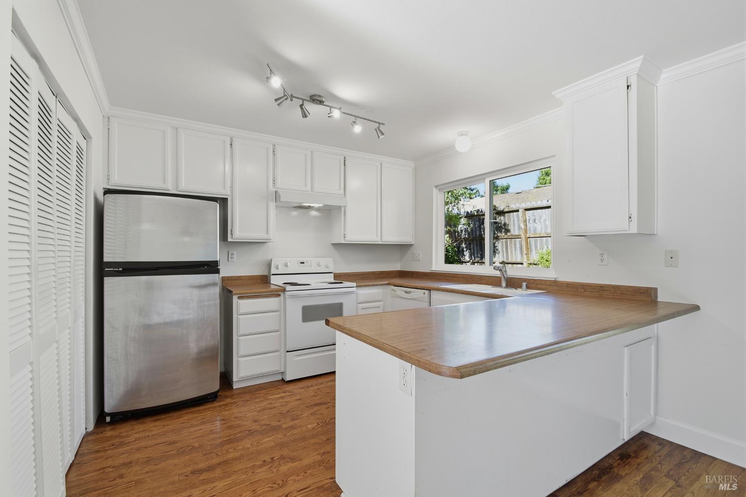 Santa Rosa, California, 95409, United States, 3 Bedrooms Bedrooms, ,2 BathroomsBathrooms,Residential,For Sale,1998467