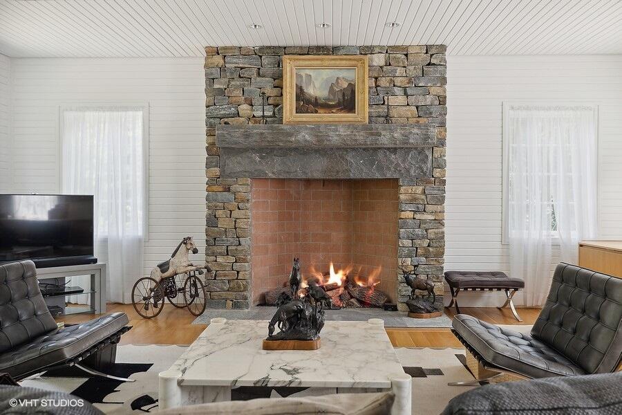 Lakeside, Michigan, 49116, United States, 3 Bedrooms Bedrooms, ,8 BathroomsBathrooms,Residential,For Sale,1785072