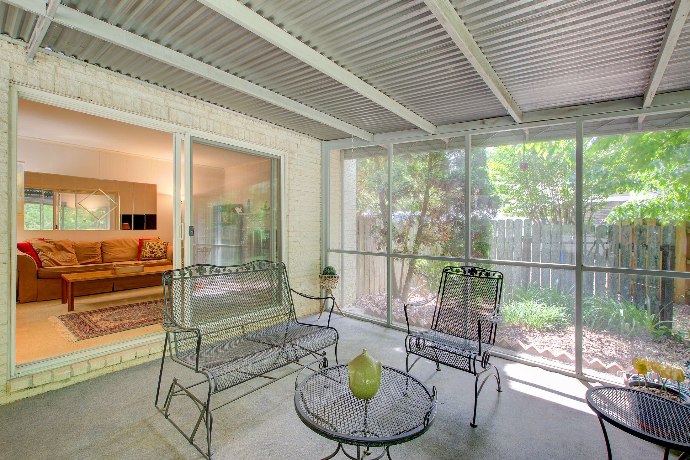  Mid-Century Modern Home on a Beautifully Landscaped Private Lot - 物件實景