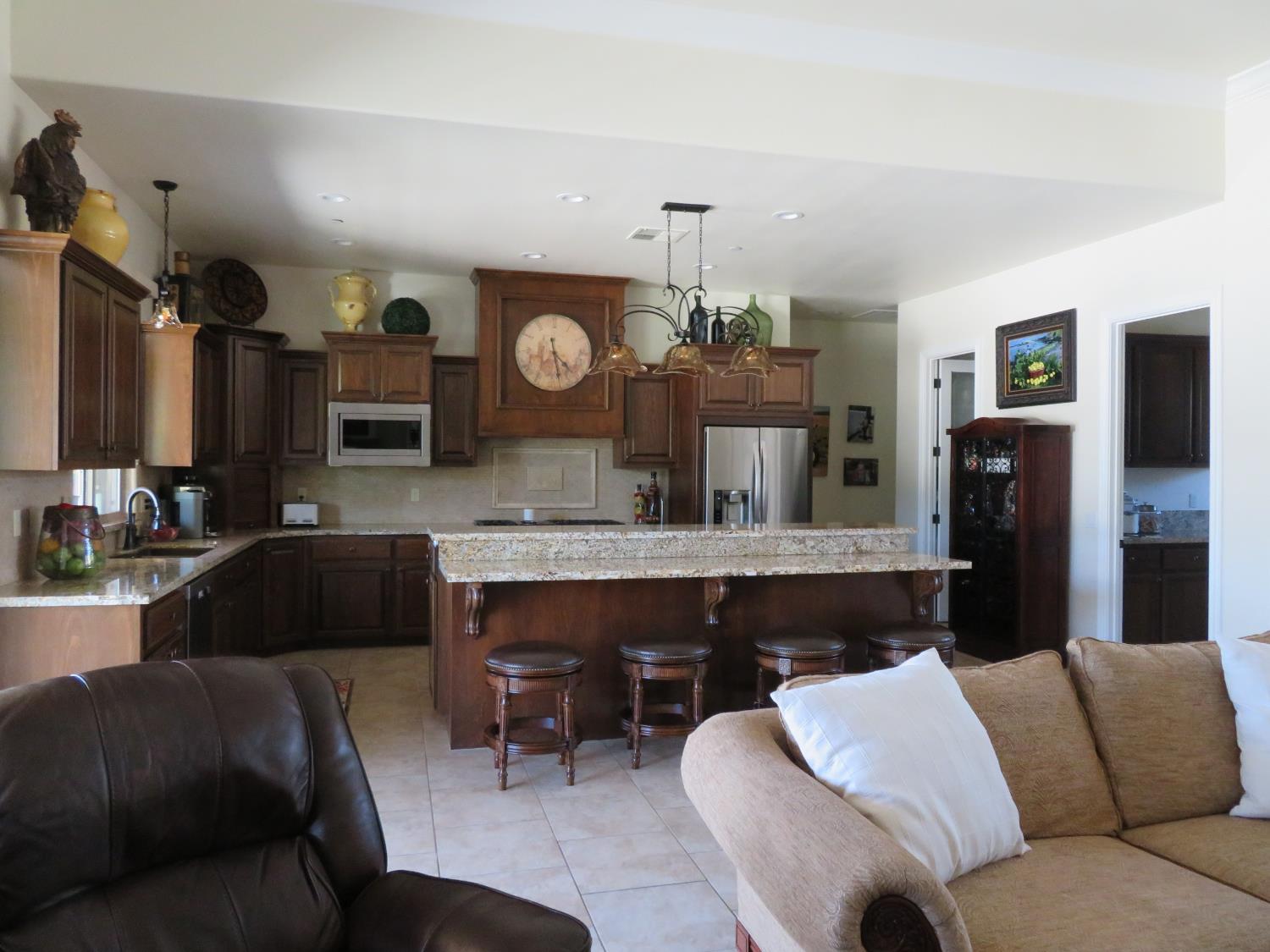 Oakdale, California, 95361, United States, 3 Bedrooms Bedrooms, ,4 BathroomsBathrooms,Residential,For Sale,1905843