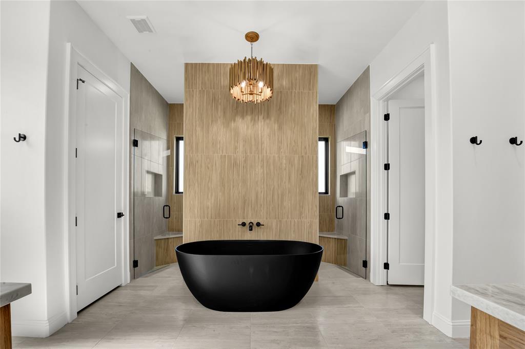 Weatherford, Texas, 76087, United States, 5 Bedrooms Bedrooms, ,6 BathroomsBathrooms,Residential,For Sale,1981061