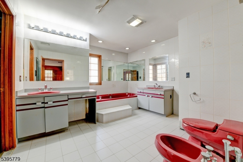 Kinnelon Boro, New Jersey, 07405, United States, 3 Bedrooms Bedrooms, ,3 BathroomsBathrooms,Residential,For Sale,1989629