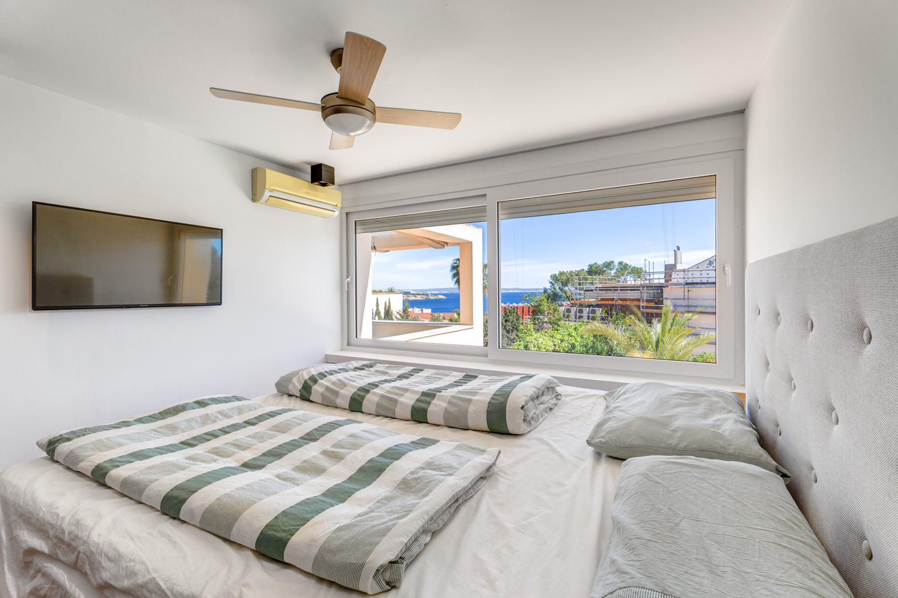  Sea view apartment with private garden in Cas Català - 物件實景