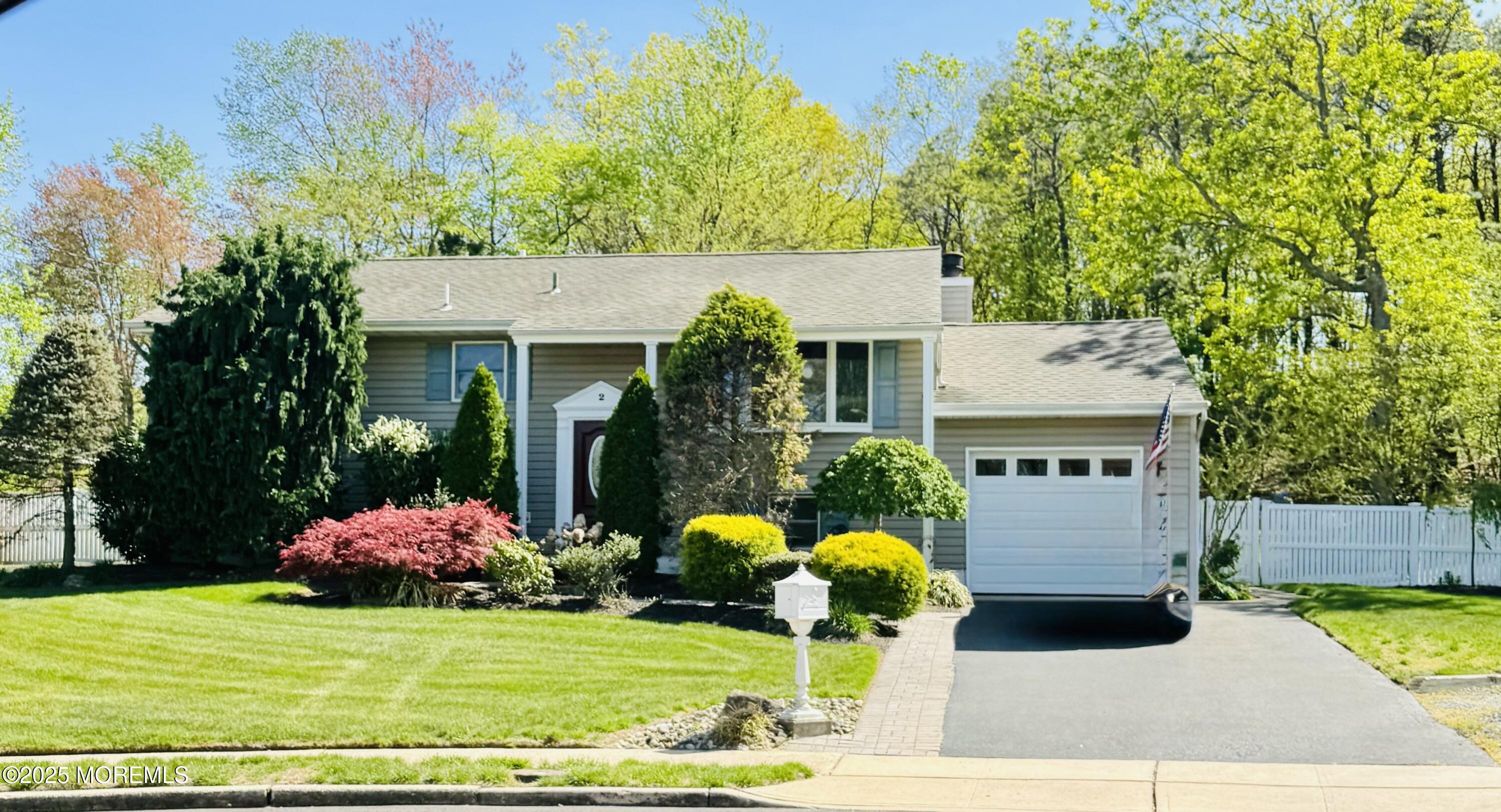 Howell, New Jersey, 07731, United States, 3 Bedrooms Bedrooms, ,2 BathroomsBathrooms,Residential,For Sale,1890448