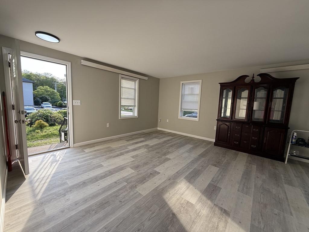 North Attleboro, Massachusetts, 02760, United States, 4 Bedrooms Bedrooms, ,2 BathroomsBathrooms,Residential,For Sale,1988350