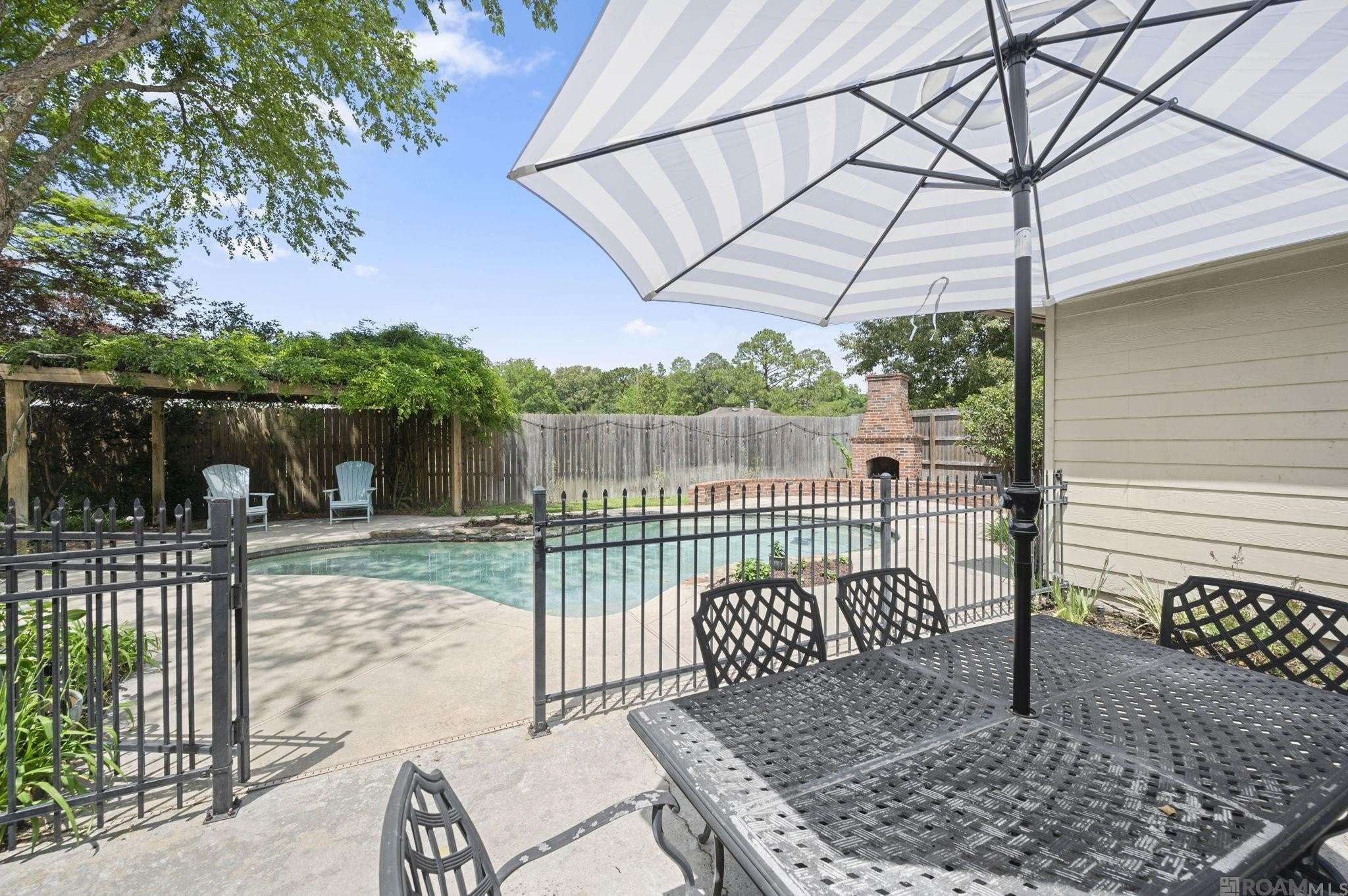 Baton Rouge, Louisiana, 70810, United States, 4 Bedrooms Bedrooms, ,3 BathroomsBathrooms,Residential,For Sale,2037860