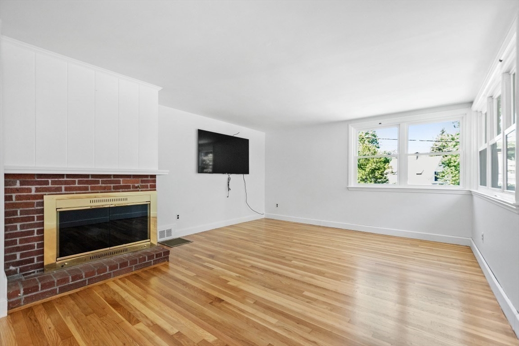Weymouth, Massachusetts, 02190, United States, 2 Bedrooms Bedrooms, ,1 BathroomBathrooms,Residential,For Sale,1897259