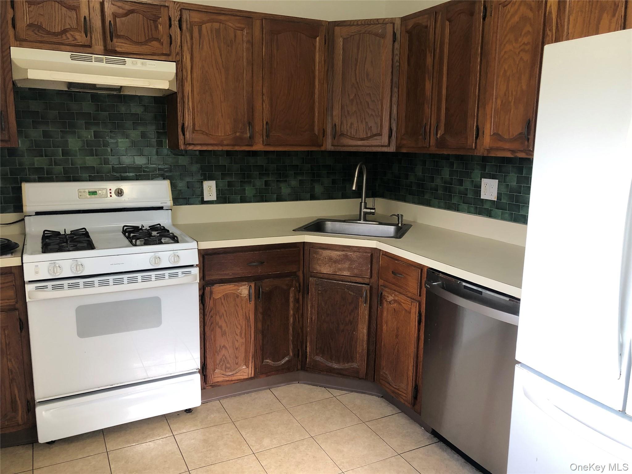 Kings Park, New York, 11754, United States, 3 Bedrooms Bedrooms, ,1 BathroomBathrooms,Residential,For Sale,1988130