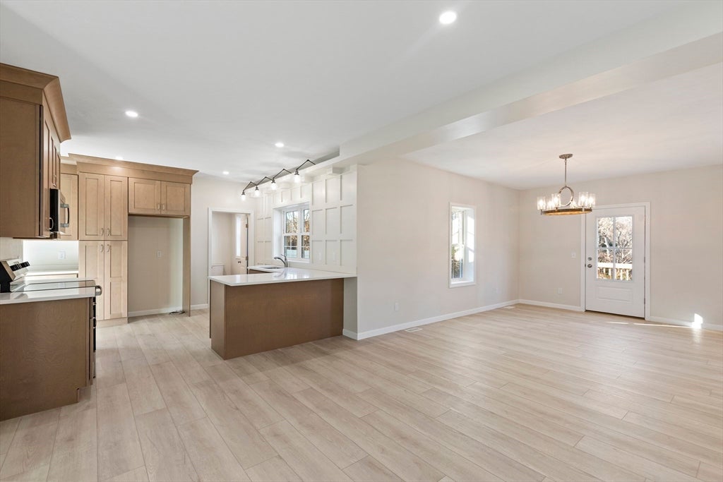 Plymouth, Massachusetts, 02360, United States, 3 Bedrooms Bedrooms, ,2 BathroomsBathrooms,Residential,For Sale,2049436