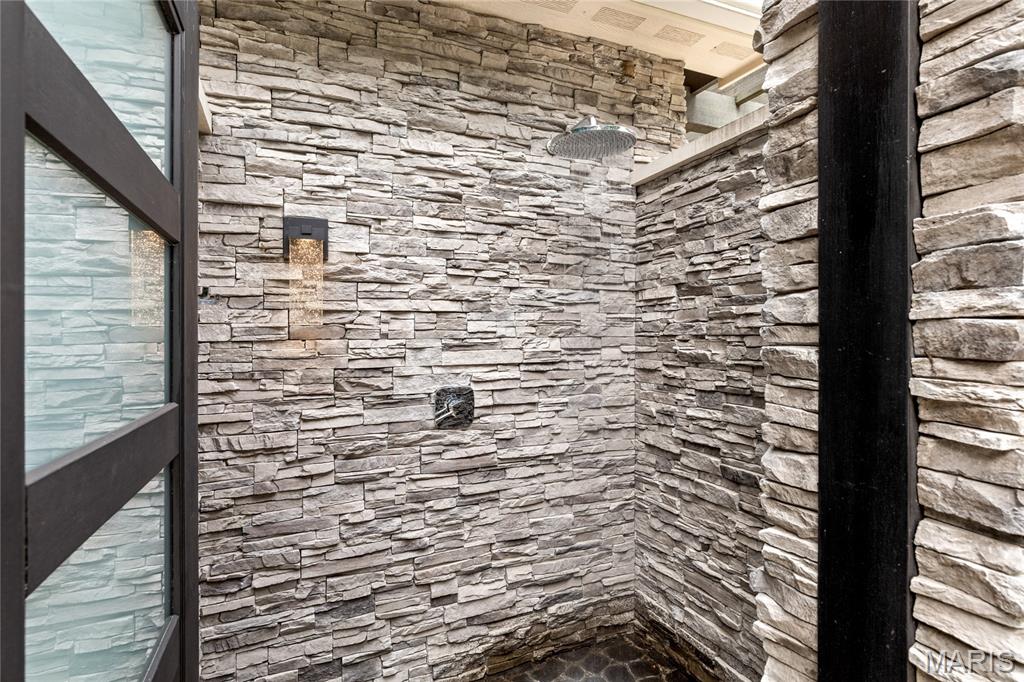 Town and Country, Missouri, 63141, United States, 5 Bedrooms Bedrooms, ,7 BathroomsBathrooms,Residential,For Sale,1966685