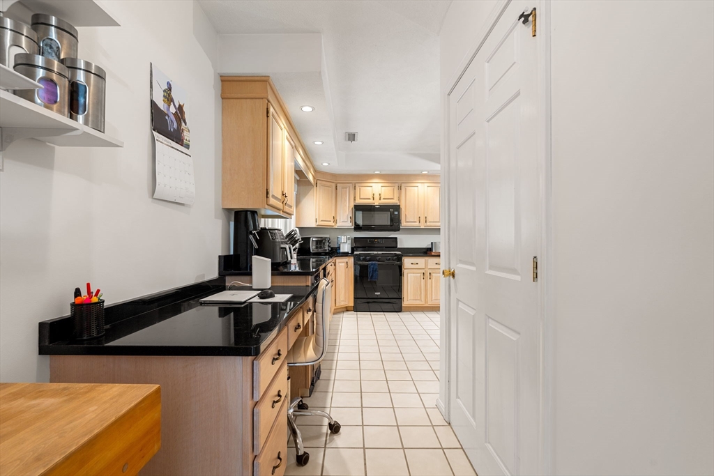 Haverhill, Massachusetts, 01830, United States, 2 Bedrooms Bedrooms, ,3 BathroomsBathrooms,Residential,For Sale,2001775