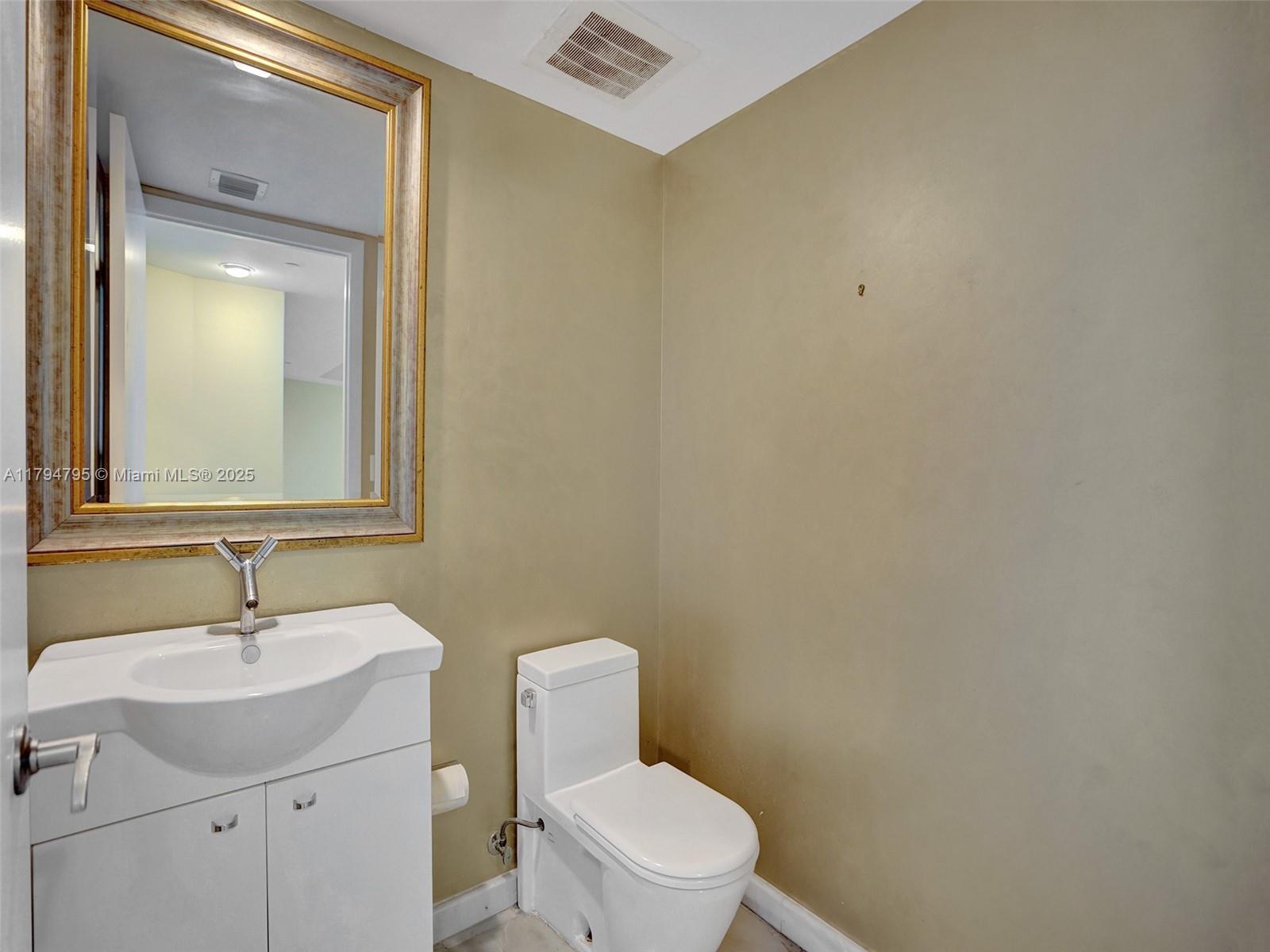 Sunny Isles Beach, Florida, 33160, United States, 2 Bedrooms Bedrooms, ,3 BathroomsBathrooms,Residential,For Sale,1794345