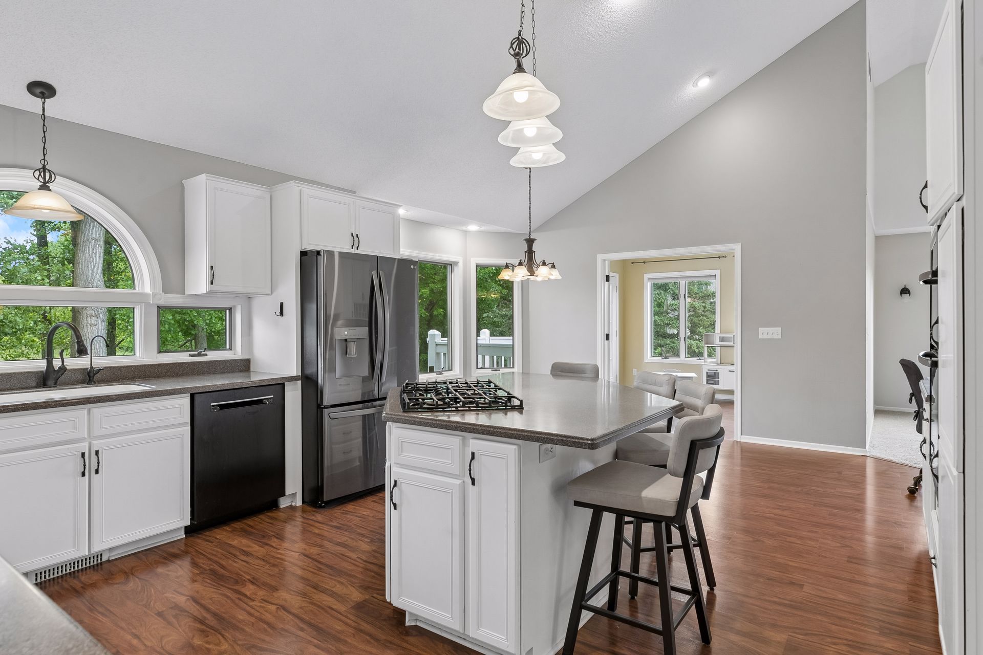  Beautifully Designed Living Near Bald Eagle Lake - 物件實景