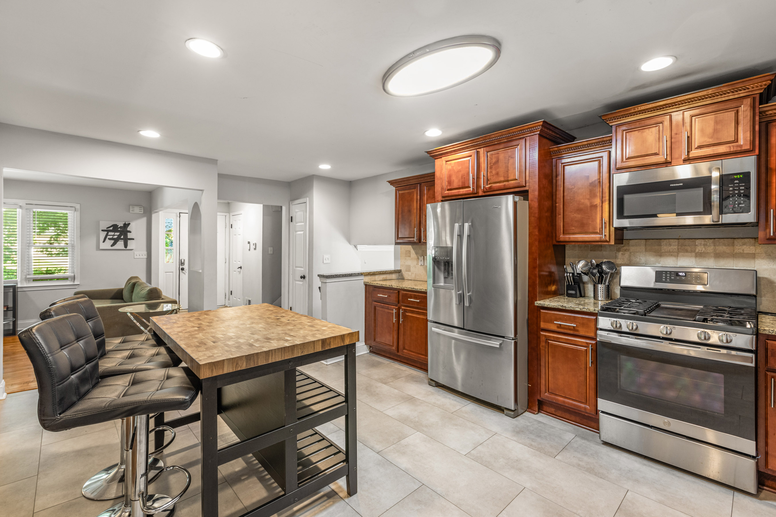  Beautifully Updated Four Bedroom Home on a Peaceful Cul-de-sac - 物件實景