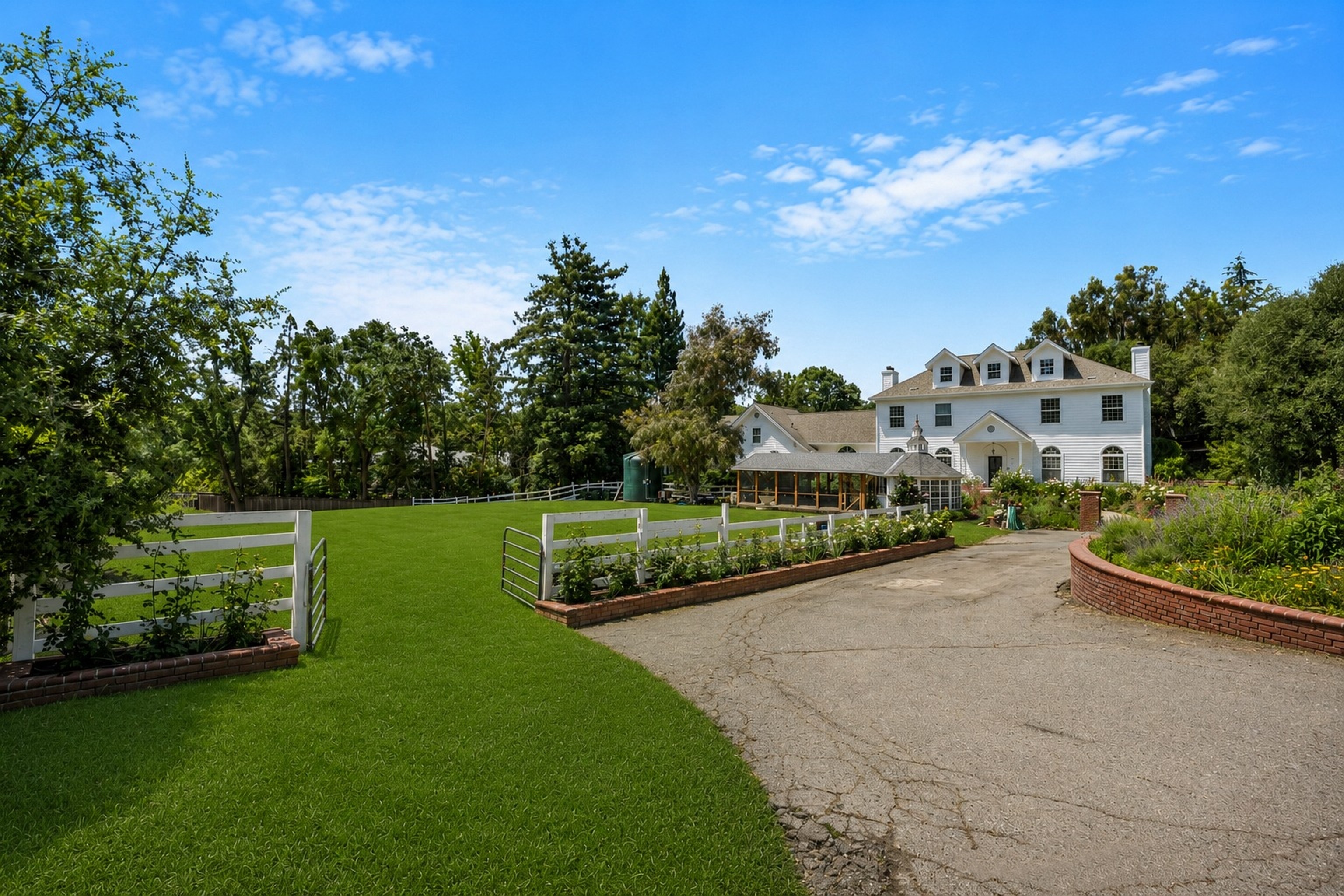  Grand Georgia Colonial Estate with Luxurious Designer Finishes - 物件實景