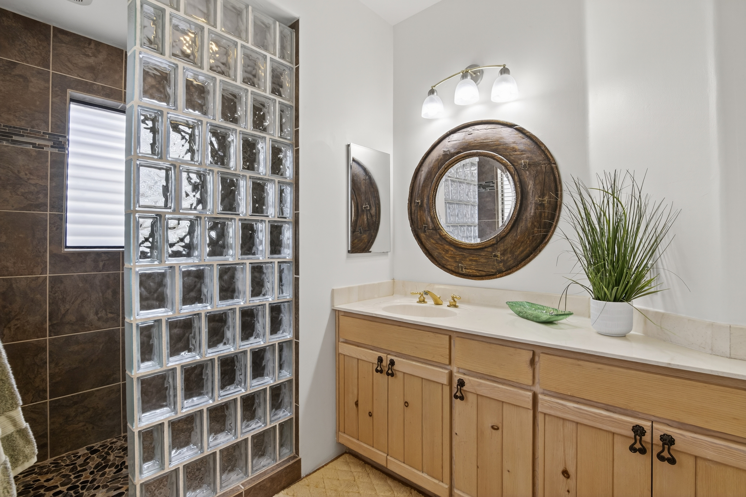 Tempe, Arizona, 85283, United States, 2 Bedrooms Bedrooms, ,Residential,For Sale,1966872