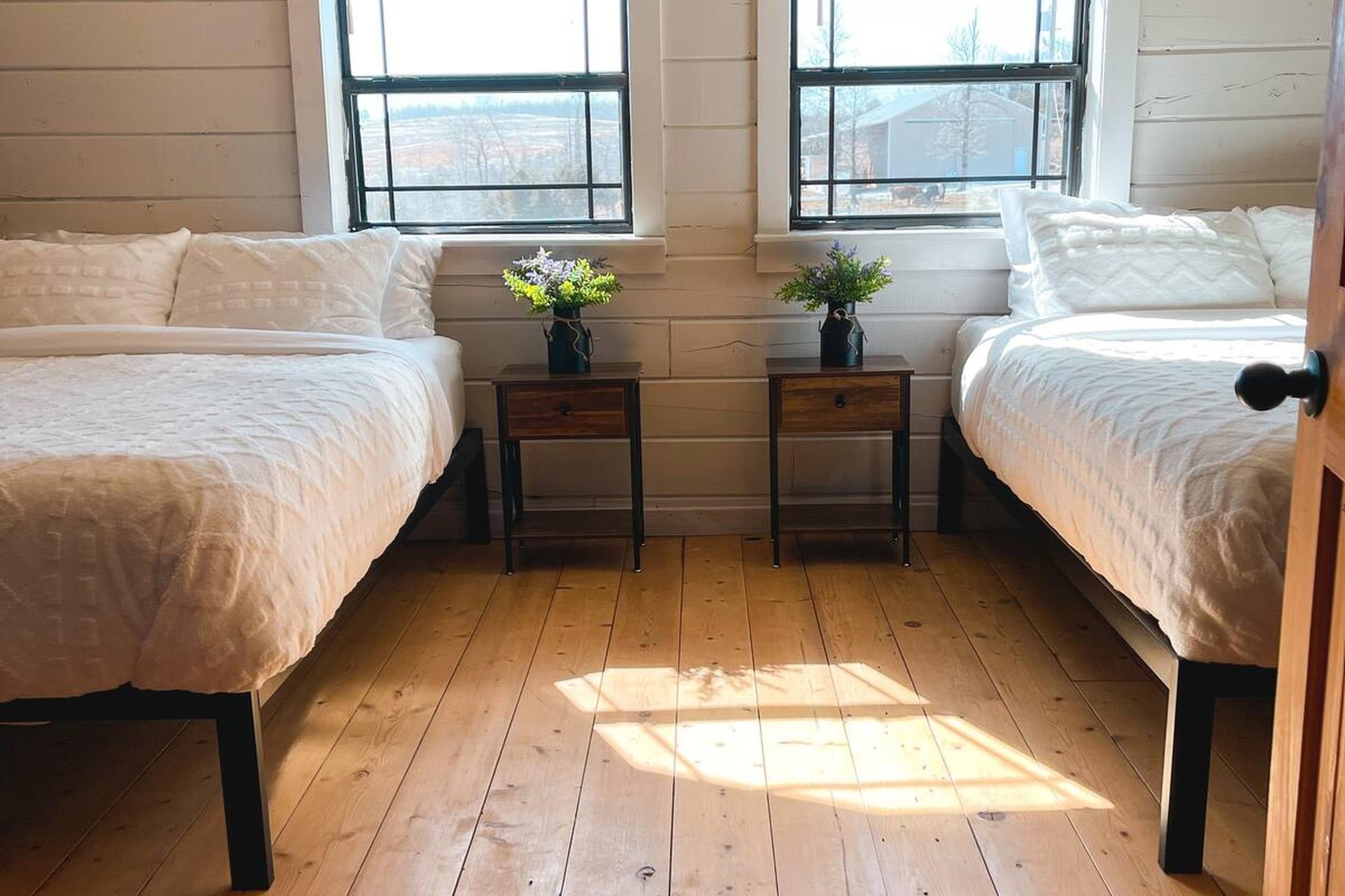 Mountain View, Arkansas, 72560, United States, 4 Bedrooms Bedrooms, ,2 BathroomsBathrooms,Residential,For Sale,1988851