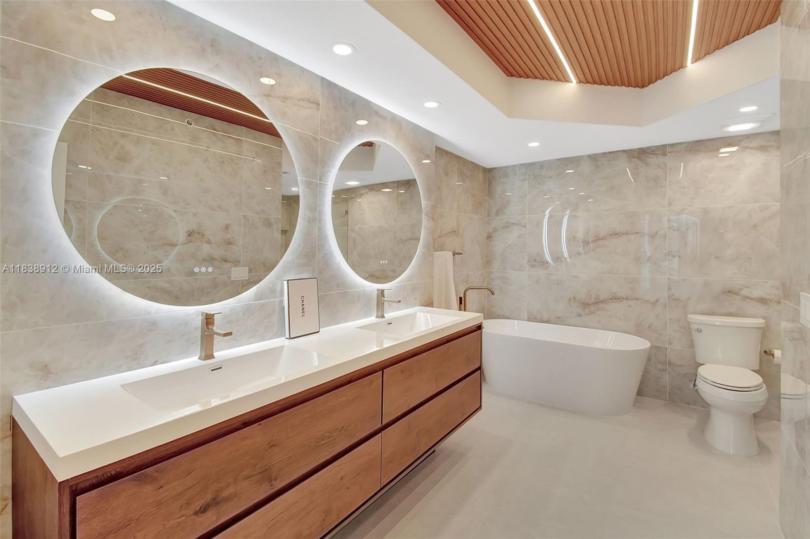 Aventura, Florida, 33180, United States, 2 Bedrooms Bedrooms, ,3 BathroomsBathrooms,Residential,For Sale,1910809