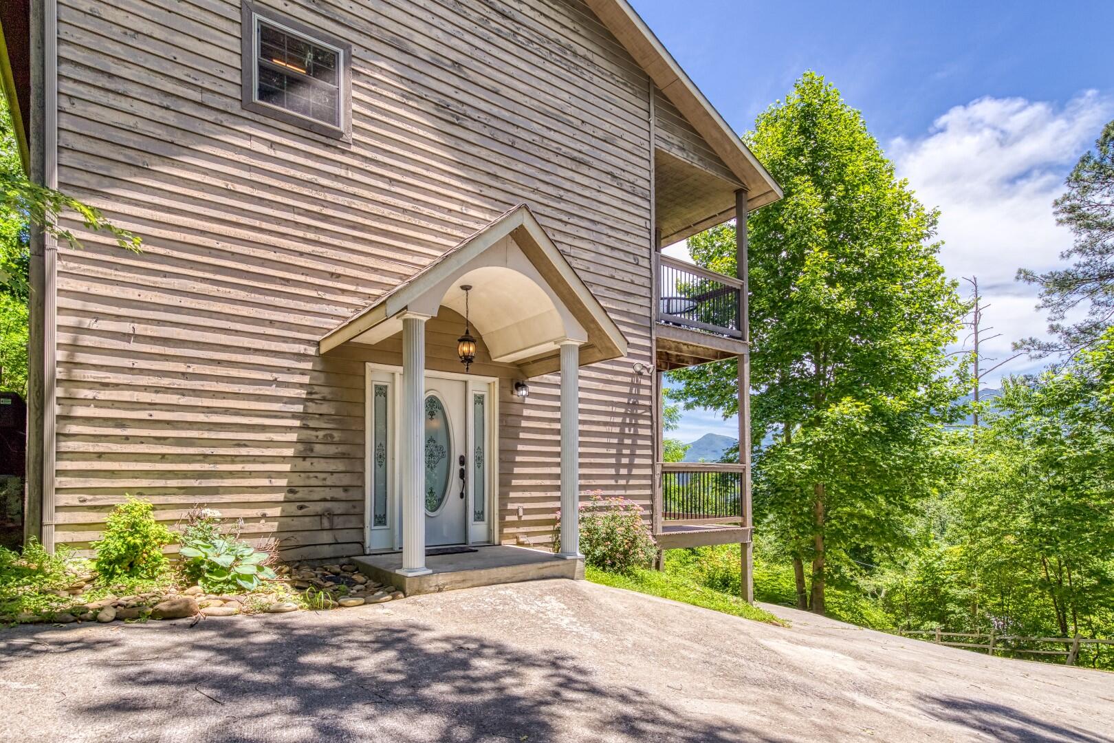 Gatlinburg, Tennessee, 37738, United States, 2 Bedrooms Bedrooms, ,3 BathroomsBathrooms,Residential,For Sale,1931589