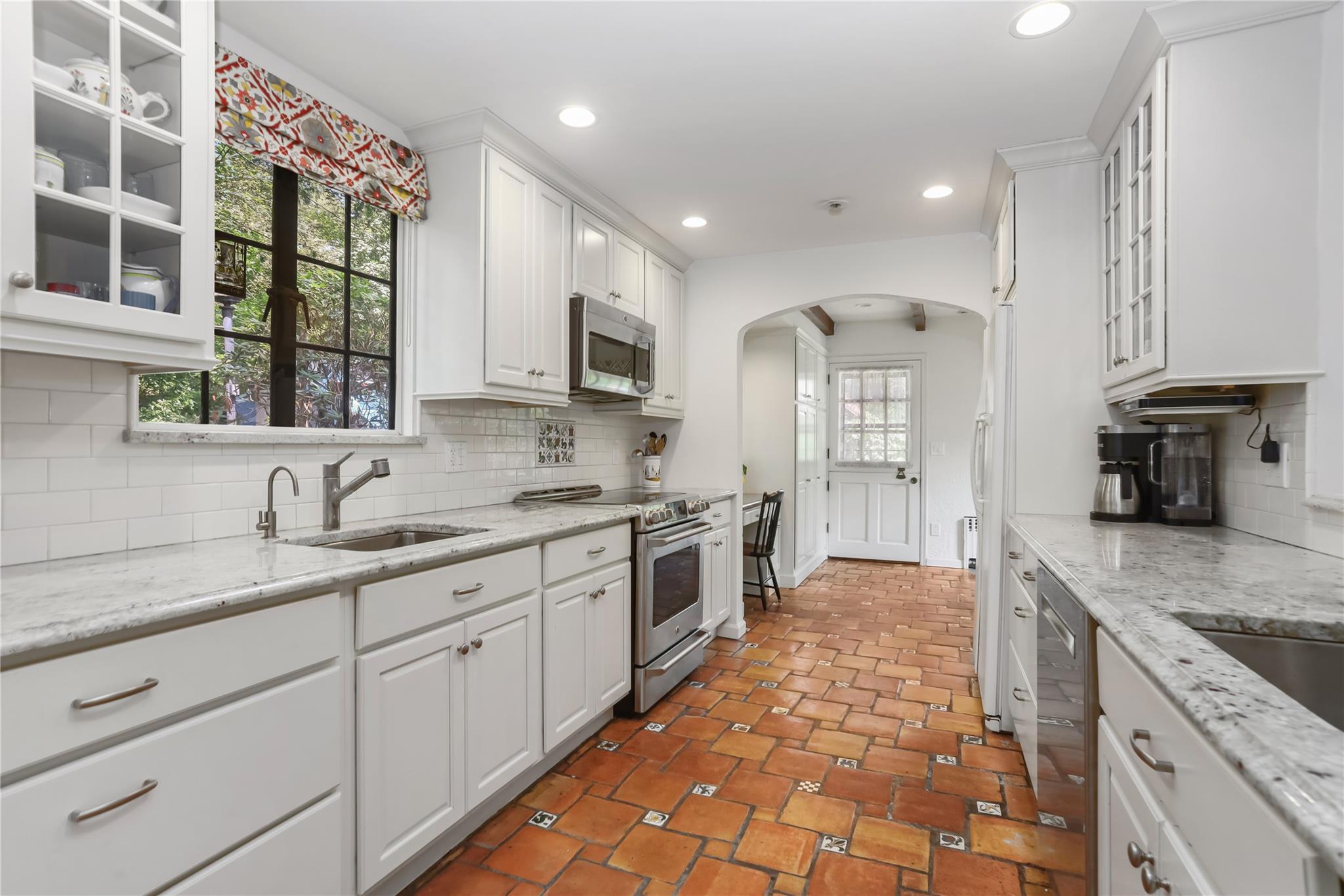Pleasantville, New York, 10570, United States, 4 Bedrooms Bedrooms, ,4 BathroomsBathrooms,Residential,For Sale,1896096