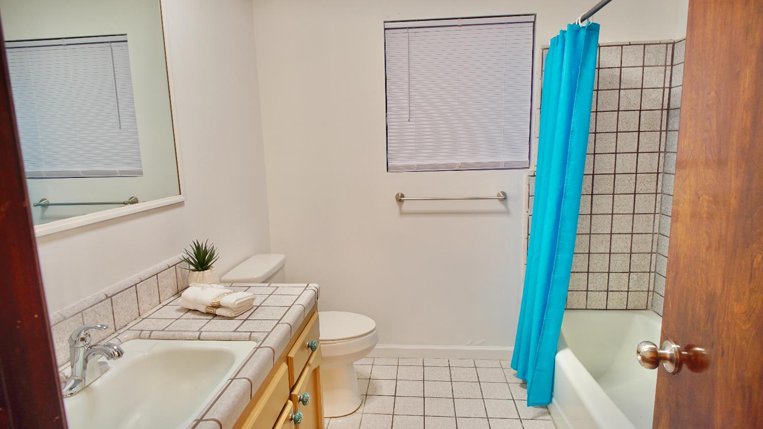 Fresno, California, 93722, United States, 4 Bedrooms Bedrooms, ,2 BathroomsBathrooms,Residential,For Sale,1943321