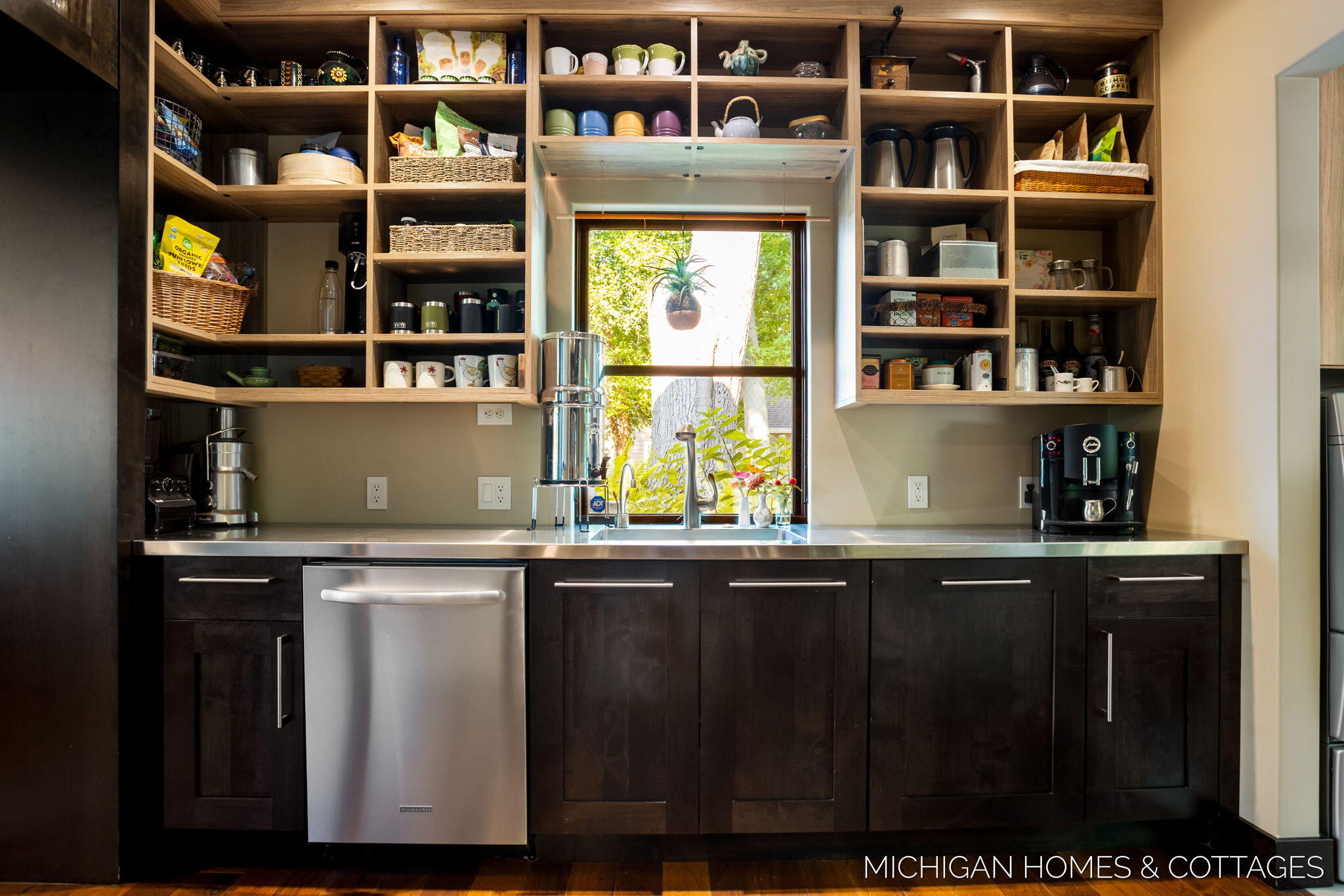 Saugatuck, Michigan, 49453, United States, 5 Bedrooms Bedrooms, ,4 BathroomsBathrooms,Residential,For Sale,1940964