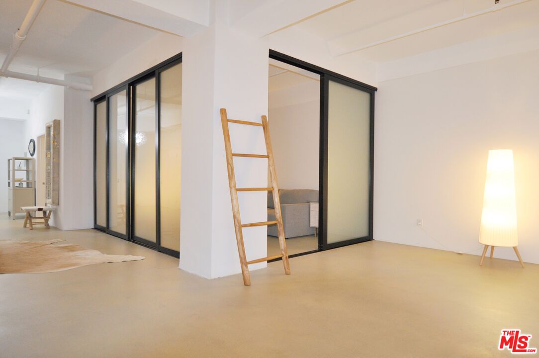 Los Angeles, California, 90014, United States, 1 Bedroom Bedrooms, ,1 BathroomBathrooms,Residential,For Sale,1777203