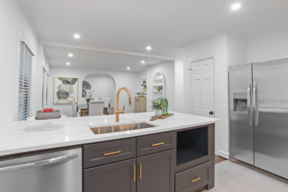 Dallas, Texas, 75203, United States, 2 Bedrooms Bedrooms, ,2 BathroomsBathrooms,Residential,For Sale,1993579