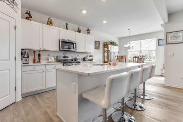 Huntley, Illinois, 60142, United States, 4 Bedrooms Bedrooms, ,2 BathroomsBathrooms,Residential,For Sale,1975565