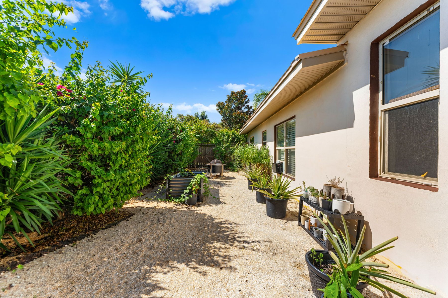  240 Deland Avenue, Indialantic, FL, 32903 - 物件實景