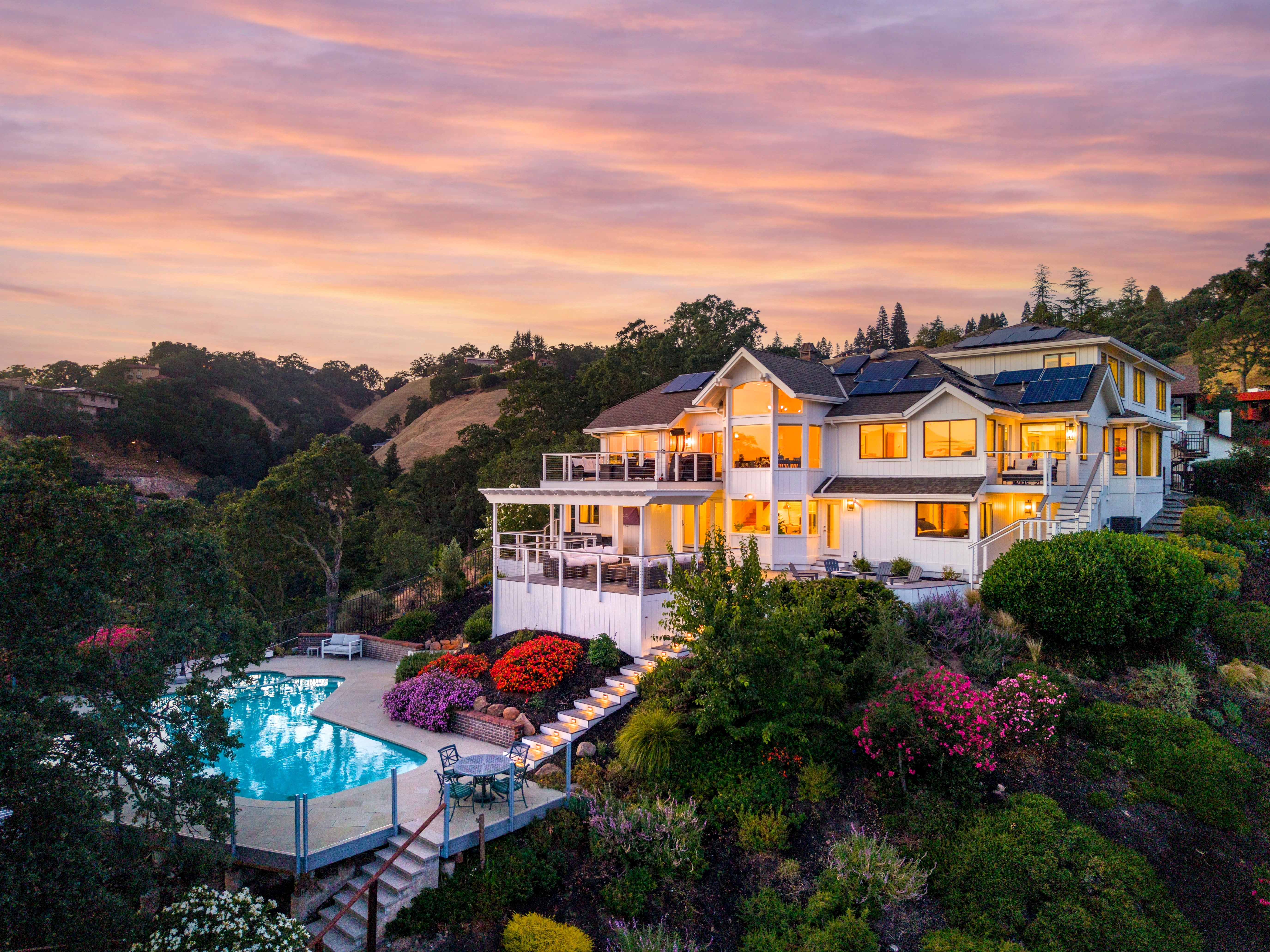  Sweeping Fairway Views Meet Rare Outdoor Living - 物件實景