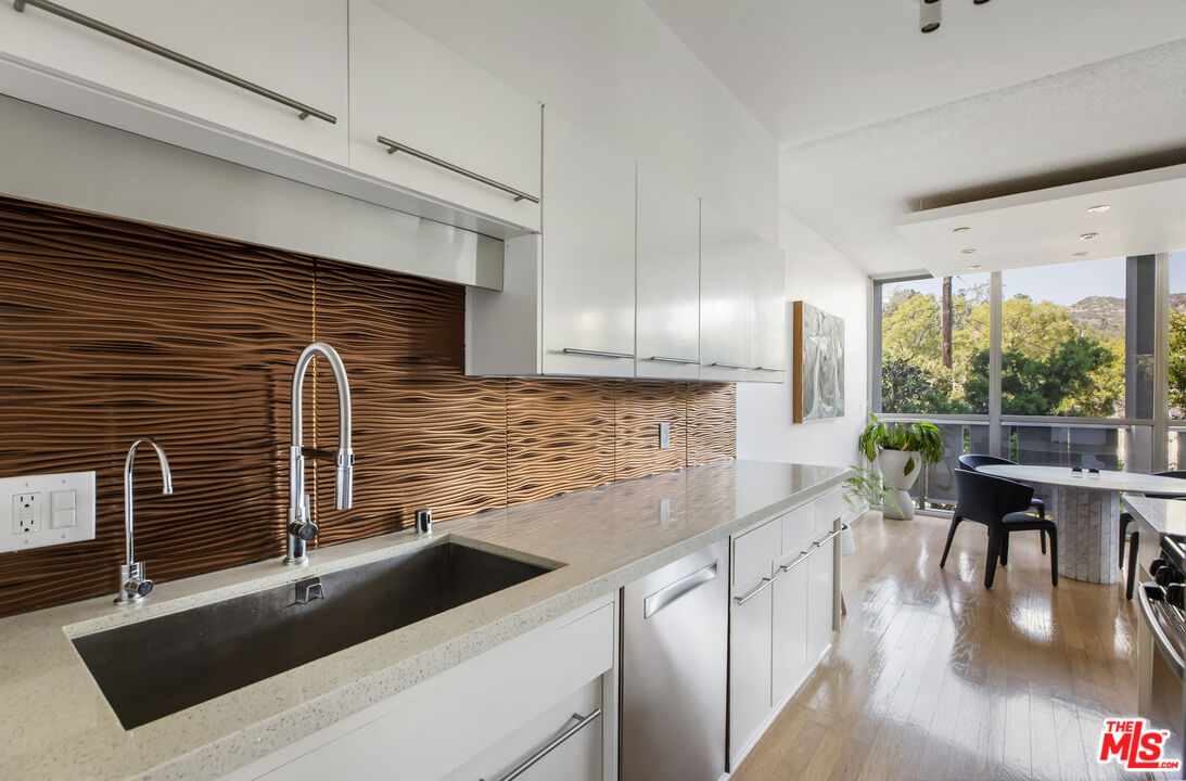 Los Angeles, California, 90027, United States, 1 Bedroom Bedrooms, ,1 BathroomBathrooms,Residential,For Sale,1907316