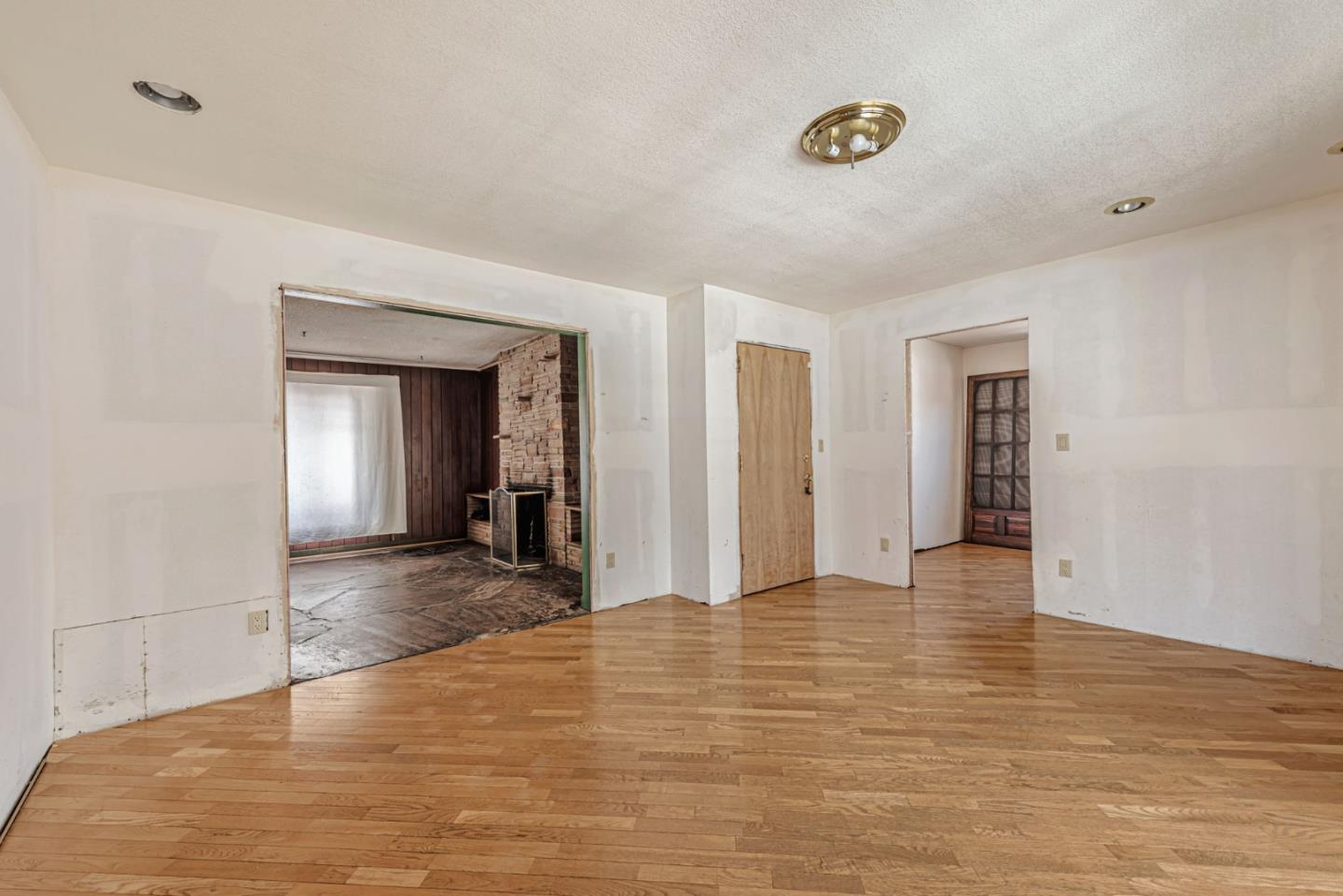Santa Clara, California, 95051, United States, 3 Bedrooms Bedrooms, ,3 BathroomsBathrooms,Residential,For Sale,1941607