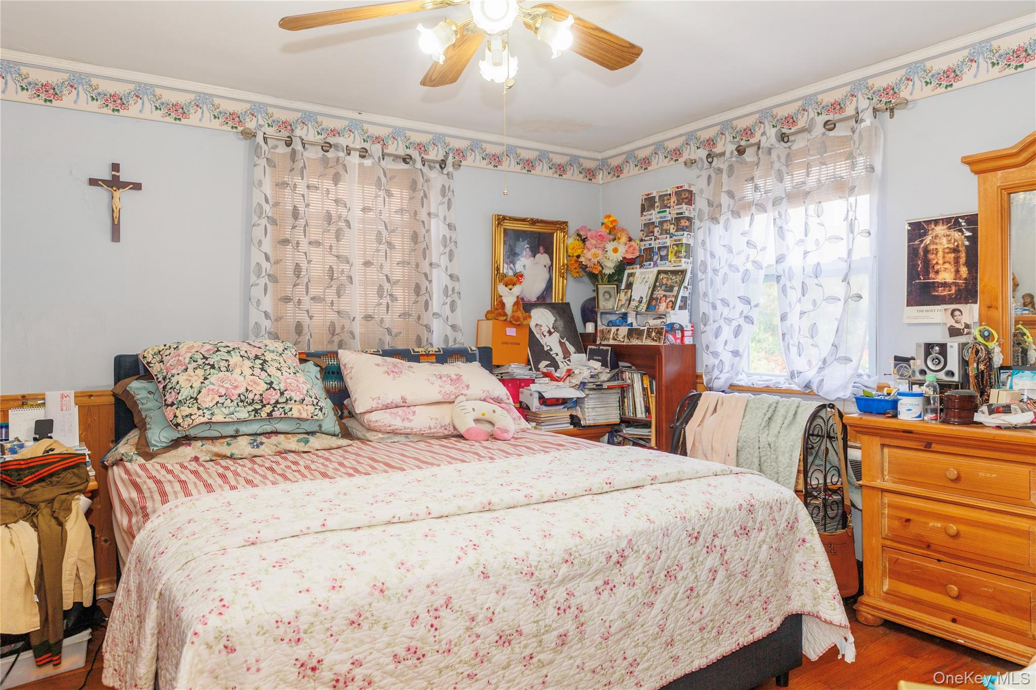 Bronx, New York, 10469, United States, 3 Bedrooms Bedrooms, ,2 BathroomsBathrooms,Residential,For Sale,1985762