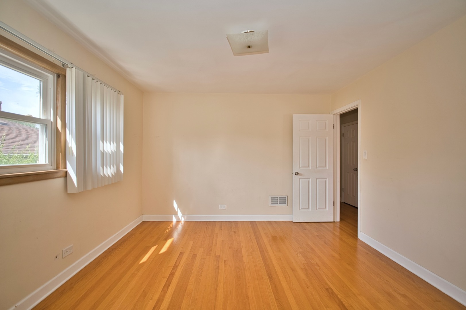 Lincolnwood, Illinois, 60712, United States, 8 Bedrooms Bedrooms, ,Residential,For Sale,1984264