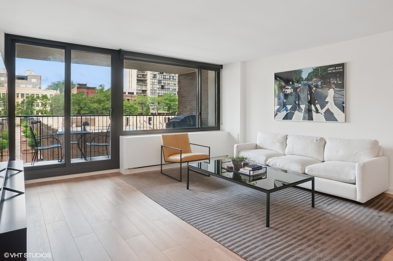 Chicago, Illinois, 60610, United States, 2 Bedrooms Bedrooms, ,2 BathroomsBathrooms,Residential,For Sale,1927209