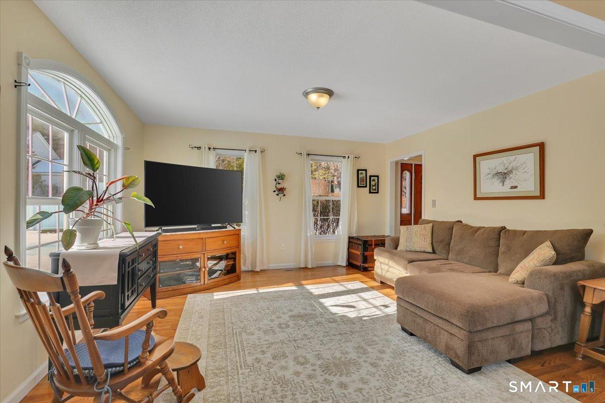 Southington, Connecticut, 06489, United States, 4 Bedrooms Bedrooms, ,4 BathroomsBathrooms,Residential,For Sale,2009677