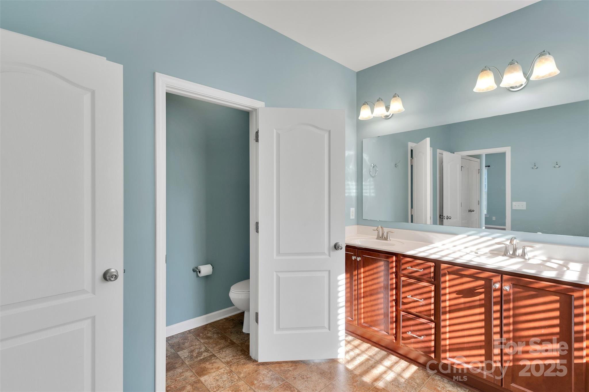 Charlotte, North Carolina, 28278, United States, 3 Bedrooms Bedrooms, ,2 BathroomsBathrooms,Residential,For Sale,1948260