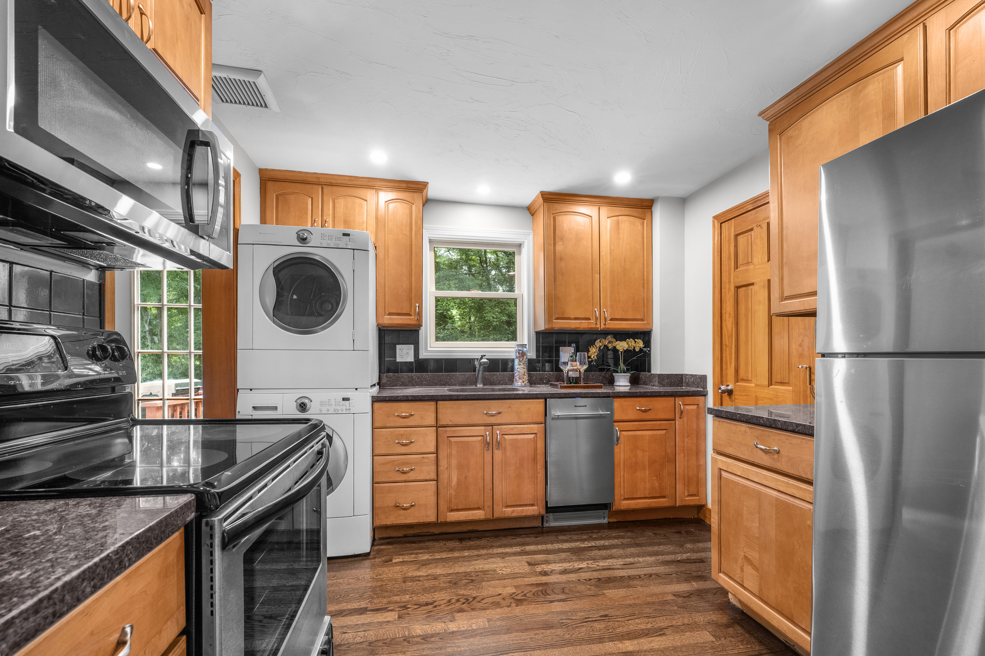  21 Elizabeth Street, Stoughton, MA, 02072 - 物件實景