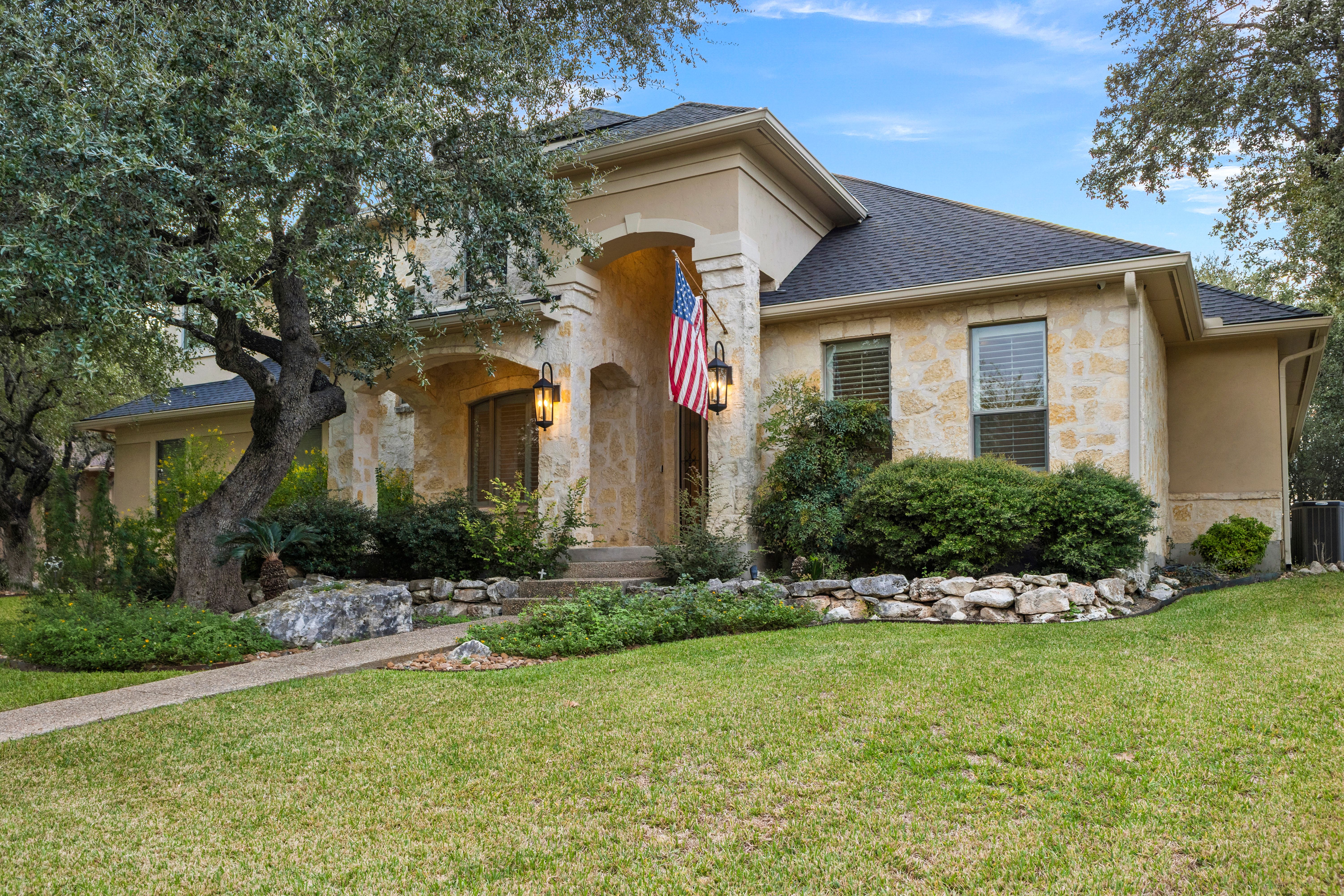  Private 5 Bedroom Oasis with Pool  Heights of Stone Oak - 物件實景