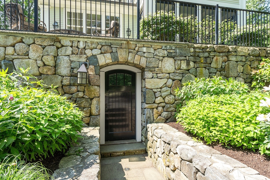 Concord, Massachusetts, 01742, United States, 6 Bedrooms Bedrooms, ,7 BathroomsBathrooms,Residential,For Sale,1938993