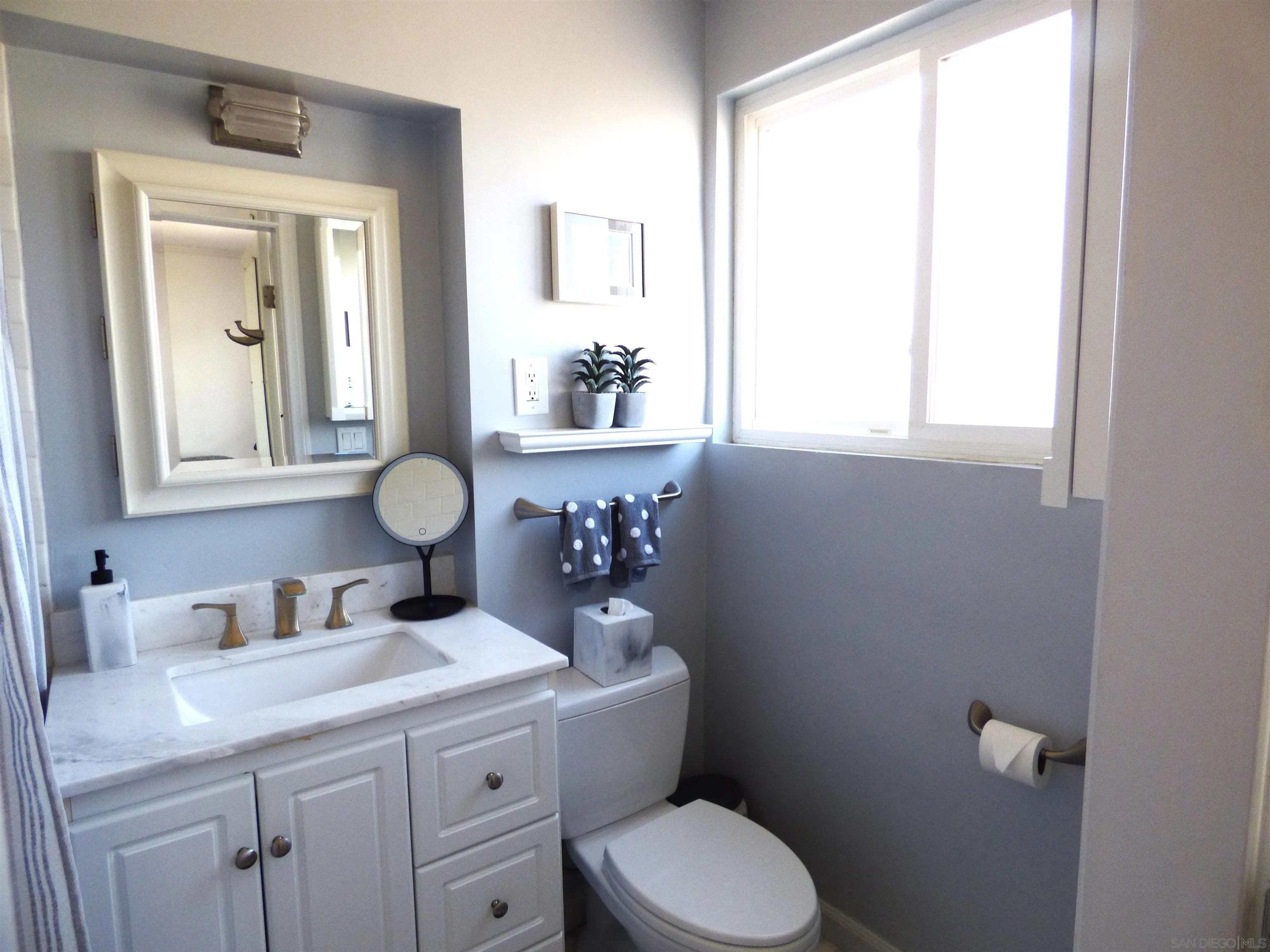 La Jolla, California, 92037, United States, 2 Bedrooms Bedrooms, ,2 BathroomsBathrooms,Residential,For Sale,1985543