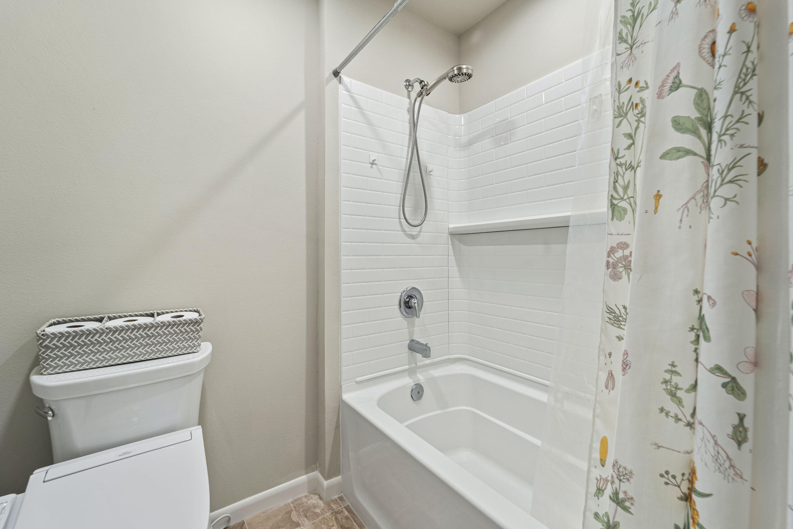 Mequon, Wisconsin, 53097, United States, 5 Bedrooms Bedrooms, ,4 BathroomsBathrooms,Residential,For Sale,1932349