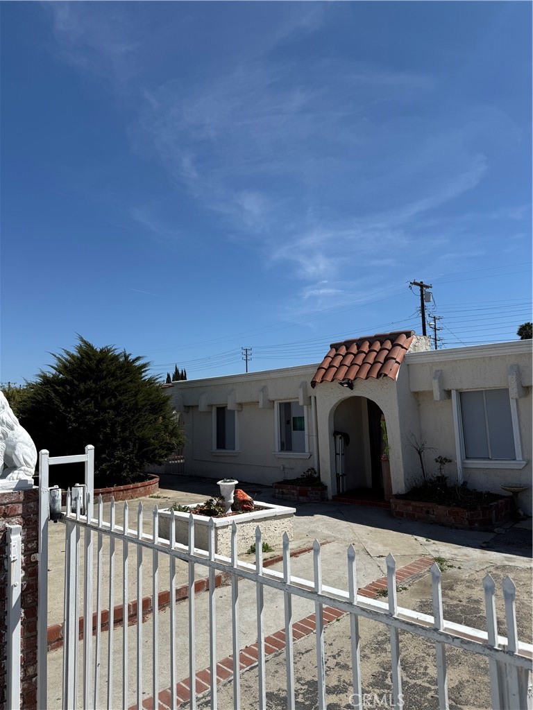 SUN VALLEY, California, 91352, United States, 4 Bedrooms Bedrooms, ,3 BathroomsBathrooms,Residential,For Sale,1837178